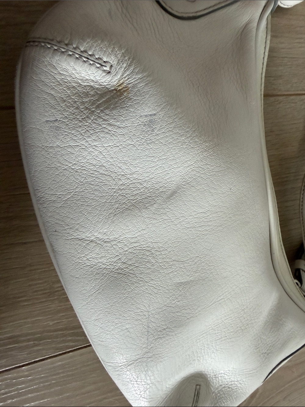 Coach Vintage White Leather Shoulder Bag - Picture 6 of 11